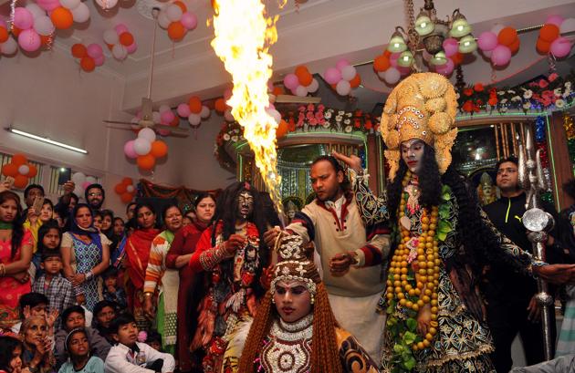 Artists celebrating Maha Shivratri at a temple in sector 38, Chandigarh on Friday. (Keshav Singh/HT Photo)