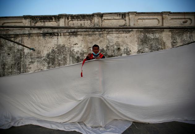 A man work to set up a curtain at the premises of Pashupatinath Temple on the eve of Shivaratri festival in Kathmandu, Nepal February 23, 2017. REUTERS/Navesh Chitrakar (REUTERS) A man work to set up a curtain at the premises of Pashupatinath Temple on the eve of Shivaratri festival in Kathmandu, Nepal February 23, 2017. REUTERS/Navesh Chitrakar (REUTERS)