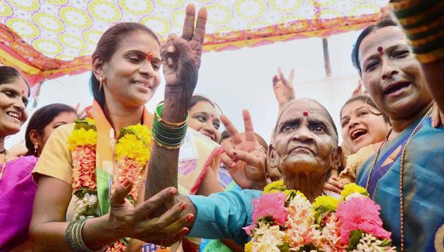 Devki Laxman Katkari, an 84-year-old BJP candidate with her supporters after winning the panchayat samiti election from Vahal at Panvel in Navi Mumbai on Thursday.(PTI)