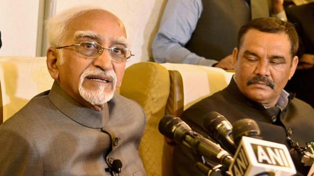 Vice President Hamid Ansari interacts with media on board his special flight while returning back from Rwanda and Uganda visit on Friday, Feb 24, 2017.(PTI)