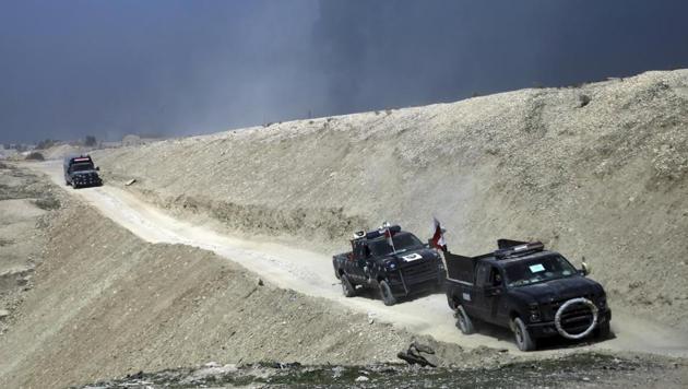 Iraqi Federal police forces advance in western Mosul Iraq, Feb. 24. 2017. Iraqi forces pushed into the first neighborhood in western Mosul on Friday and took full control of the international airport on the city's southwestern edge from the Islamic State group, according to Iraqi officials. (AP Photo) Iraqi Federal police forces advance in western Mosul Iraq, Feb. 24. 2017. Iraqi forces pushed into the first neighborhood in western Mosul on Friday and took full control of the international airport on the city's southwestern edge from the Islamic State group, according to Iraqi officials. (AP Photo)