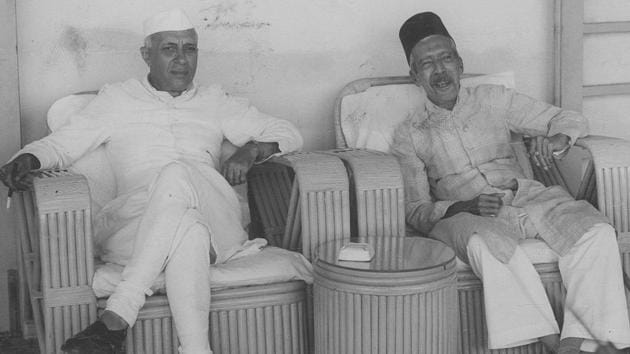 India’s first prime minister Jawaharlal Nehru with the Nizam of Hyderabad at Begumpet Airport.(HT Photo) India’s first prime minister Jawaharlal Nehru with the Nizam of Hyderabad at Begumpet Airport.(HT Photo)