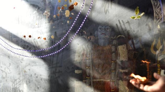 An idol of Shiva as seen from behind a screen at a temple in Old Delhi. (Saumya Khandelwal/HT PHOTO)