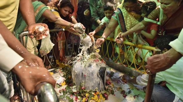 Some celebrate the day as the wedding anniversary of Lord Shiva and Goddess Parvati. (Arijit Sen/HT PHOTO)