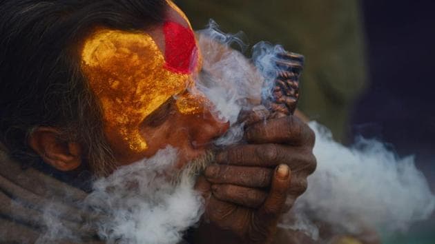 A Nepalese Sadhu (Hindu holy man) smokes a chillum, a traditional clay pipe, as a holy offering to Lord Shiva, the Hindu god of creation and destruction near the Pashupatinath Temple in Kathmandu on Febuary 23, 2017, on the eve of the Hindu festival Maha Shivaratri. Hindus mark the Maha Shivratri festival by offering prayers and fasting. / AFP PHOTO / PRAKASH MATHEMA (AFP) A Nepalese Sadhu (Hindu holy man) smokes a chillum, a traditional clay pipe, as a holy offering to Lord Shiva, the Hindu god of creation and destruction near the Pashupatinath Temple in Kathmandu on Febuary 23, 2017, on the eve of the Hindu festival Maha Shivaratri. Hindus mark the Maha Shivratri festival by offering prayers and fasting. / AFP PHOTO / PRAKASH MATHEMA (AFP)