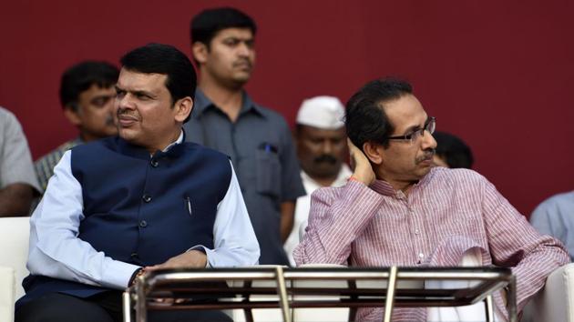 Maharashtra chief minister Devendra Fadnavis and Shiv Sena chief Uddhav Thackeray at an official function in Mumbai.(Hindustan Times/File photo)