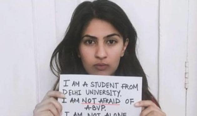 Gurmehar Kaur, daughter of a Kargil martyr, posted a picture on Twitter holding a placard with a slogan: “I am a student from Delhi University. I am not afraid of ABVP.”(Twitter Photo)