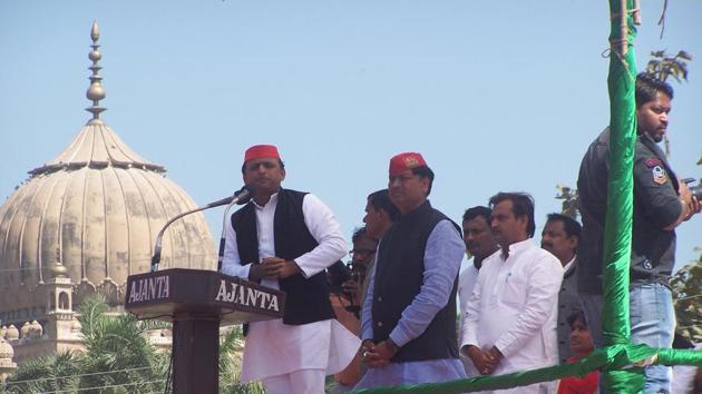 Akhilesh’s staff says that he has done 150 rallies since January 28 and will easily cross 200 before campaigning for the remaining three phases ends. (Pankaj Jaiswal/ HT Photo) Akhilesh’s staff says that he has done 150 rallies since January 28 and will easily cross 200 before campaigning for the remaining three phases ends. (Pankaj Jaiswal/ HT Photo)