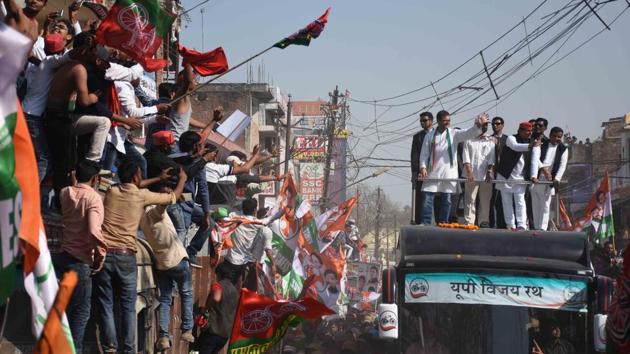 Uttar Pradesh Chief Minister Akhilesh Yadav and Congress vice-president Rahul Gandhi during an election campaign in Allahabad. (Ashok Dutta/HT Photo) Uttar Pradesh Chief Minister Akhilesh Yadav and Congress vice-president Rahul Gandhi during an election campaign in Allahabad. (Ashok Dutta/HT Photo)