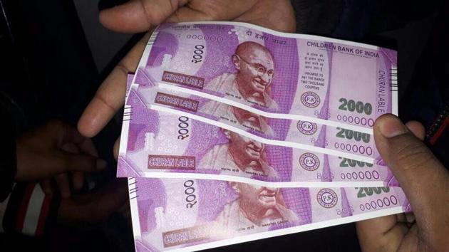 Fake notes of Rs 2000 were dispensed by a SBI ATM in south Delhi earlier in February.(PTI File Photo) Fake notes of Rs 2000 were dispensed by a SBI ATM in south Delhi earlier in February.(PTI File Photo)