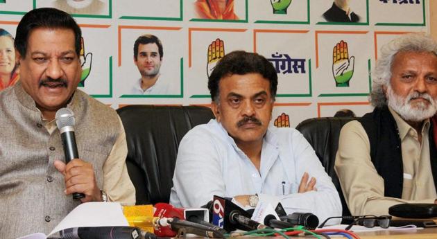 Former Maharashtra CM Prithviraj Chavan with Mumbai Congress president Sanjay Nirupam and Dalit leader Jogendra Kawade at a press conference in Mumbai.(PTI File Photo)