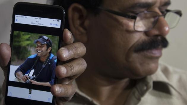A man shows a picture of Alok Madasani, an engineer who was injured in the shooting Wednesday night in a crowded suburban Kansas City bar, on a mobile phone as Madasani's father Jaganmohan Reddy talks to the media at his residence in Hyderabad on Feb 24.(AP Photo) A man shows a picture of Alok Madasani, an engineer who was injured in the shooting Wednesday night in a crowded suburban Kansas City bar, on a mobile phone as Madasani's father Jaganmohan Reddy talks to the media at his residence in Hyderabad on Feb 24.(AP Photo)