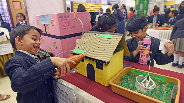 The festival saw around 1,000 students from Classes 1 to 12 participate.  Nearly 300 working models were displayed by the students from around 62 institutes and 15 other IB schools. (Pratik Chorge/HT PHOTO) 