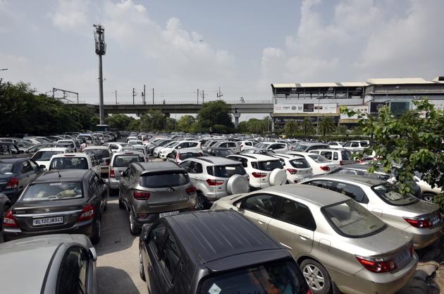 Delhiites are a pro at jugaads. even when it comes to parking. Delhiites are a pro at jugaads. even when it comes to parking.
