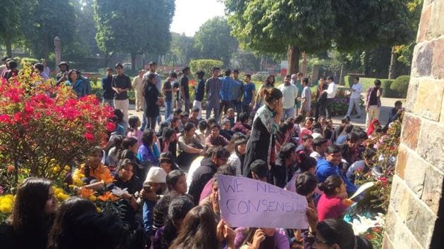 Even as the governing council of St Stephen’s College met on Saturday to discuss application for autonomous status, around 500 students signed a petition and sat in protest against the Delhi University’s move to grant autonomy to constituent colleges.(Shradha Chettri)