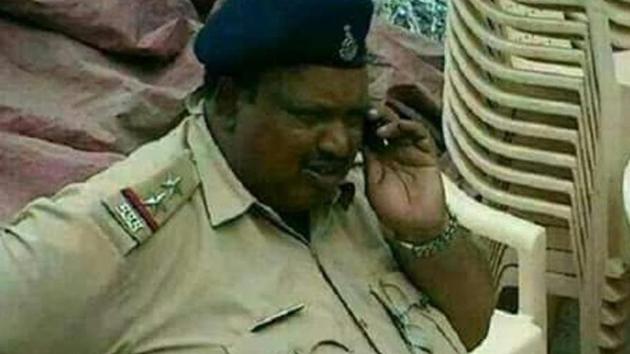 Shobhaa De posted a photograph of Daulatram Jogawat with the caption, ‘heavy police bandobast in Mumbai today’ but was soon panned by many users. (Twitter/ Shobhaa De) Shobhaa De posted a photograph of Daulatram Jogawat with the caption, ‘heavy police bandobast in Mumbai today’ but was soon panned by many users. (Twitter/ Shobhaa De)