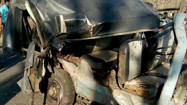 Thirteen of the taxi’s 16 passengers and one of the SUV’s passengers were admitted to the rural hospital in Wada. (HT File Photo) Thirteen of the taxi’s 16 passengers and one of the SUV’s passengers were admitted to the rural hospital in Wada. (HT File Photo)
