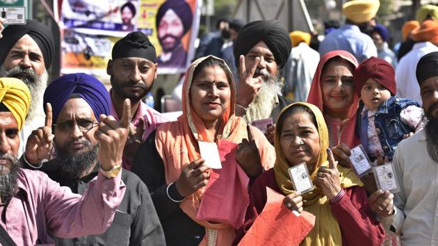 The polling for the Delhi Sikh Gurdwara Management Committee (DSGMC) on Sunday witnessed a turnout of 45.7%. Of the 3.8-lakh registered voters in 46 wards, only 1.75 lakh cast their vote this time. (Raj K Raj/HT PHOTO) The polling for the Delhi Sikh Gurdwara Management Committee (DSGMC) on Sunday witnessed a turnout of 45.7%. Of the 3.8-lakh registered voters in 46 wards, only 1.75 lakh cast their vote this time. (Raj K Raj/HT PHOTO)
