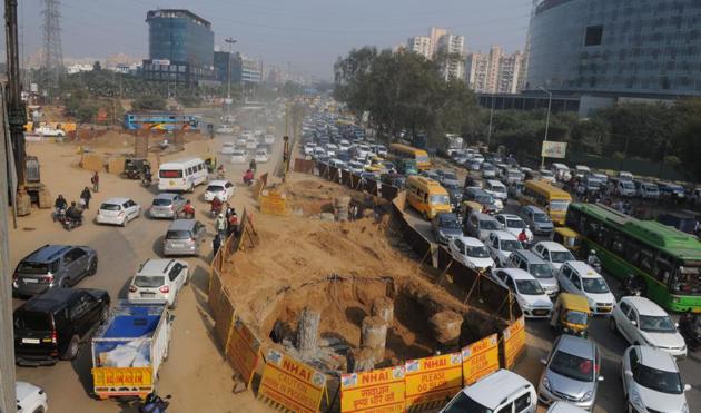 The ongoing construction work at Rajiv Chowk has impeded the movement of traffic. (PARVEEN KUMAR/HT FILE) The ongoing construction work at Rajiv Chowk has impeded the movement of traffic. (PARVEEN KUMAR/HT FILE)