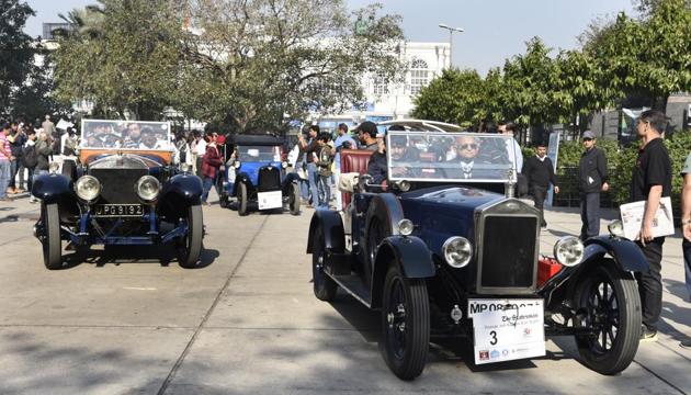 Participants of the 51th Statesman Vintage and Classic Car Rally in New Delhi on Sunday.(Sonu Mehta/HT Photo)