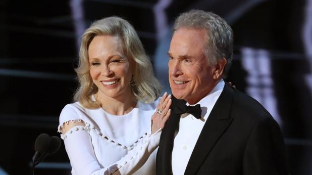 Warren Beatty and Faye Dunaway present for Best Picture at the 89th Academy Awards.(REUTERS)