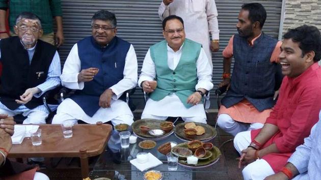 Union Ministers having kachauri and jalebis in Varanasi’s Nadesar area on Sunday. (Adarsh Gupta/ HT Photo) Union Ministers having kachauri and jalebis in Varanasi’s Nadesar area on Sunday. (Adarsh Gupta/ HT Photo)