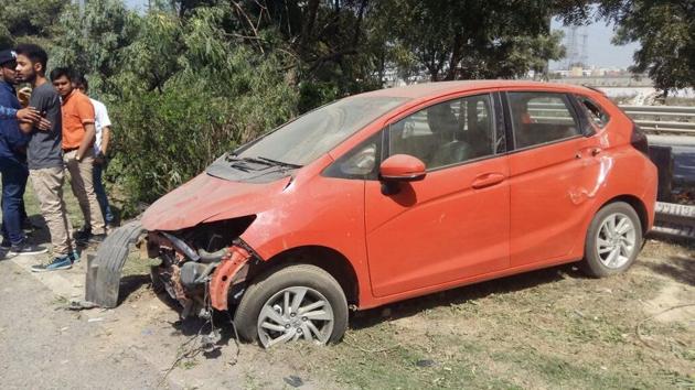 The Sharda University student lost control of the vehicle near Sector 150 of the expressway, while navigating a curve. (Sunil Ghosh/HT Photo) The Sharda University student lost control of the vehicle near Sector 150 of the expressway, while navigating a curve. (Sunil Ghosh/HT Photo)