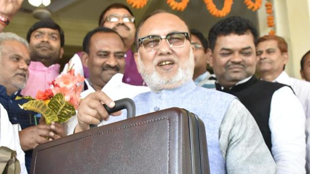 Bihar finance minister Abdul Bari Siddiqui arrives at the state assembly to present the budget for 2017-18. (Santosh Kumar/ HT photo) Bihar finance minister Abdul Bari Siddiqui arrives at the state assembly to present the budget for 2017-18. (Santosh Kumar/ HT photo)