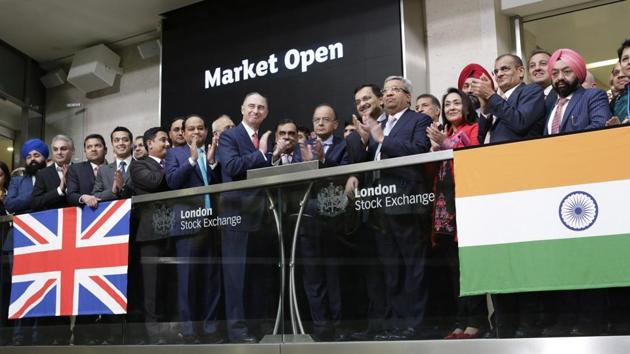London Stock Exchange Group CEO Xavier Rolet welcomes finance minister Arun Jaitley, UK secretary of state for international trade Liam Fox,Indian high commissioner YK Sinha and FICCI president Pankaj Patel to open London Stock Exchange trading on February 27, 2017. (HT Photo) London Stock Exchange Group CEO Xavier Rolet welcomes finance minister Arun Jaitley, UK secretary of state for international trade Liam Fox,Indian high commissioner YK Sinha and FICCI president Pankaj Patel to open London Stock Exchange trading on February 27, 2017. (HT Photo)