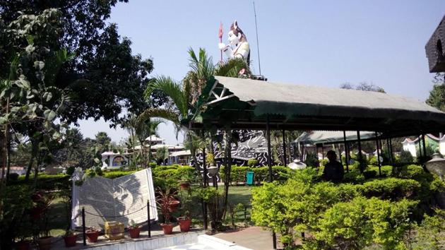 Mukti Path cremation ground on bank of the river Saryu in Chillupar area of Gorakhpur. (HT Photo) Mukti Path cremation ground on bank of the river Saryu in Chillupar area of Gorakhpur. (HT Photo)