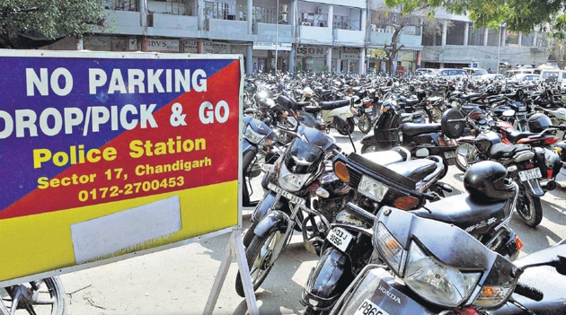 Vehicles parked in a no-parking area in Sector 17, Chandigarh.(Karun Sharma/HT)
