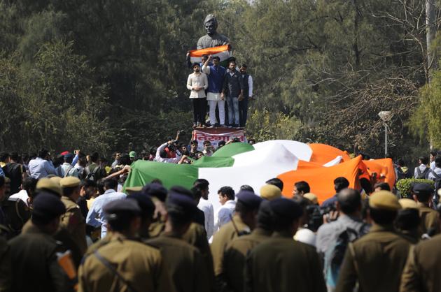 The Delhi University Students Union (DUSU) led by Akhil Bharatiya Vidyarthi Parishad (ABVP) took out a “Tiranga Rally” and marched from Ramjas College to Arts Faculty on Monday. (Burhaan Kinu/HT PHOTO)