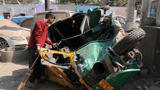One in every 10 road deaths occurs in India, where 17 persons were killed in collisions every hour in 2015.(Burhaan Kinu/HT Photo)