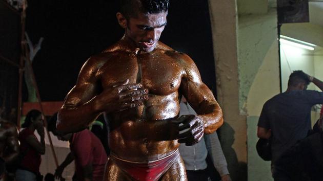 Is the tan perfect? The thought in this man’s mind. (Satyabrata Tripathy/Ht photos) 