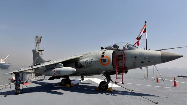 INS Viraat sailed using her own power for the last time from Mumbai to Kochi in July 2016. (Kunal Patil/ht photo) 
