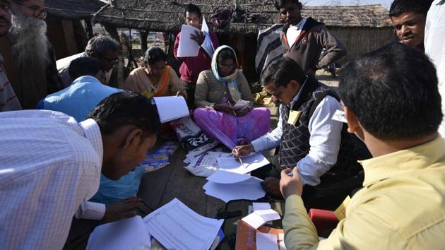 Outside a polling station in the outskirts of Ayodhya. (Arun Sharma/HT PHOTO) Outside a polling station in the outskirts of Ayodhya. (Arun Sharma/HT PHOTO)