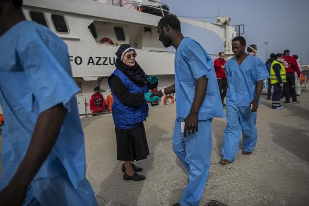 The influx of migrants into Italy in the past years - approximately 181,000 arrivals only in 2016, with more than 5,000 dead in the Mediterranean crossing - has caused a rift in national public opinion. (Santi Palacios / AP)