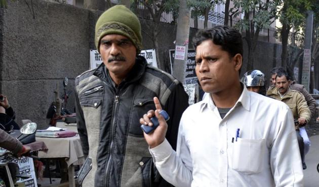 Syed Imtiyaz Qadri, who claimed that he was Ishaq Khan, in police custody. The owner of Audi that crashed in an auto in Ghaziabad, Dr Manish Rawat, had claimed that Khan was driving the car at the time of accident. (Sakib Ali/HT Photo) Syed Imtiyaz Qadri, who claimed that he was Ishaq Khan, in police custody. The owner of Audi that crashed in an auto in Ghaziabad, Dr Manish Rawat, had claimed that Khan was driving the car at the time of accident. (Sakib Ali/HT Photo)