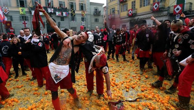 Huge crowds flock to the event annually. (Stefano Rellandini / REUTERS)