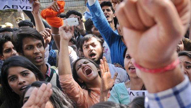 Student groups on both sides have planned a series of protests on Monday and Tuesday against the Ramjas incident.(Burhaan Kinu/HT PHOTO)