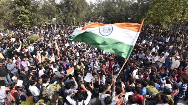 Students of Delhi University and JNU protest against ABVP at north campus.(Raj K Raj/HT Photo)
