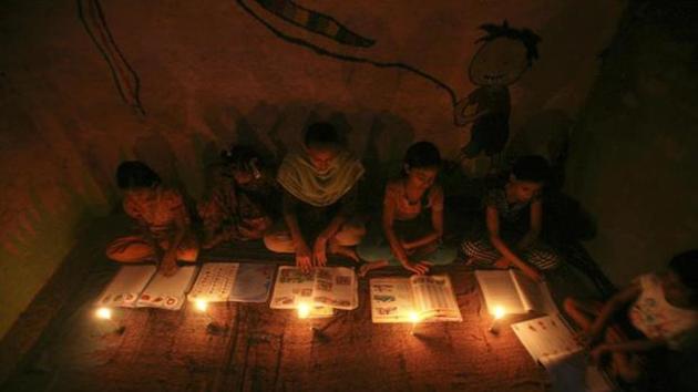 Sonbhadra district residents, who bank on kerosene lamps for light, say politicians don’t keep their word.(PTI Representational photo)