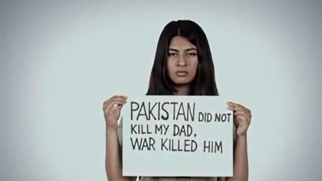 A screengrab of a video posted by Gurmehar Kaur in which she used placards to convey a message of peace between India and Pakistan.