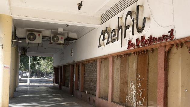 APPETISING NO MORE: It’s curtains for Mehfil, one of the oldest restaurants in Sector 17, which used to chock-a-block with diners.(Sanjeev Sharma/HT photo)