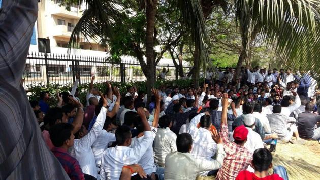 Drivers of the app-based taxis participate in the meeting to plan the agitation at Bandra-Kurla Complex in Mumbai.(HT file)