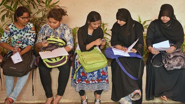 The first paper, English, began at 11am. Students are appearing for the exams in more than 500 centres in the Mumbai division, which includes Thane, Palghar and Raigad. (Pratham Gokhale/HT PHOTO) 