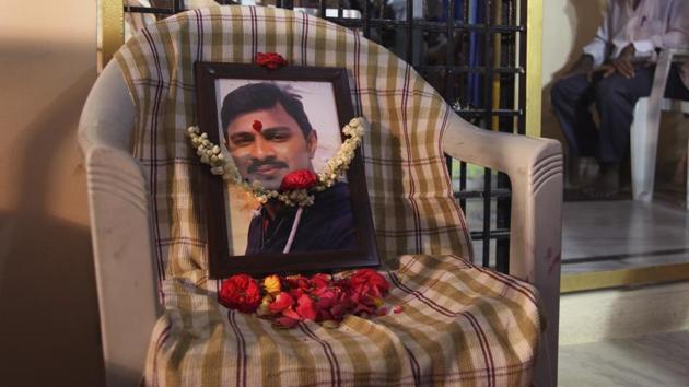 Srinivas Kuchibhotla, who was killed in a bar shooting in US’ Kansas, was cremated in his home town Hyderabad, on Tuesday.(AP)