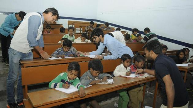 Every evening, nearly 100 engineering students of IET Lucknow go out to the slum areas nearby and identify children in the age group of three to five years. (Deepak Gupta/HT photo) Every evening, nearly 100 engineering students of IET Lucknow go out to the slum areas nearby and identify children in the age group of three to five years. (Deepak Gupta/HT photo)