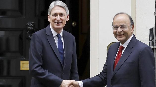 Britain's Chancellor Philip Hammond, left, meets with the Indian finance minister Arun Jaitley for talks at 11 Downing Street in London on Tuesday.(AP Photo)