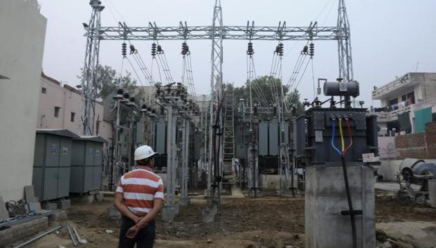 Unscheduled maintenance work caused an outage in DLF Phase 3, sectors 56, 56, 14,17 and parts of Old Gurgaon on Tuesday. (HT File) Unscheduled maintenance work caused an outage in DLF Phase 3, sectors 56, 56, 14,17 and parts of Old Gurgaon on Tuesday. (HT File)